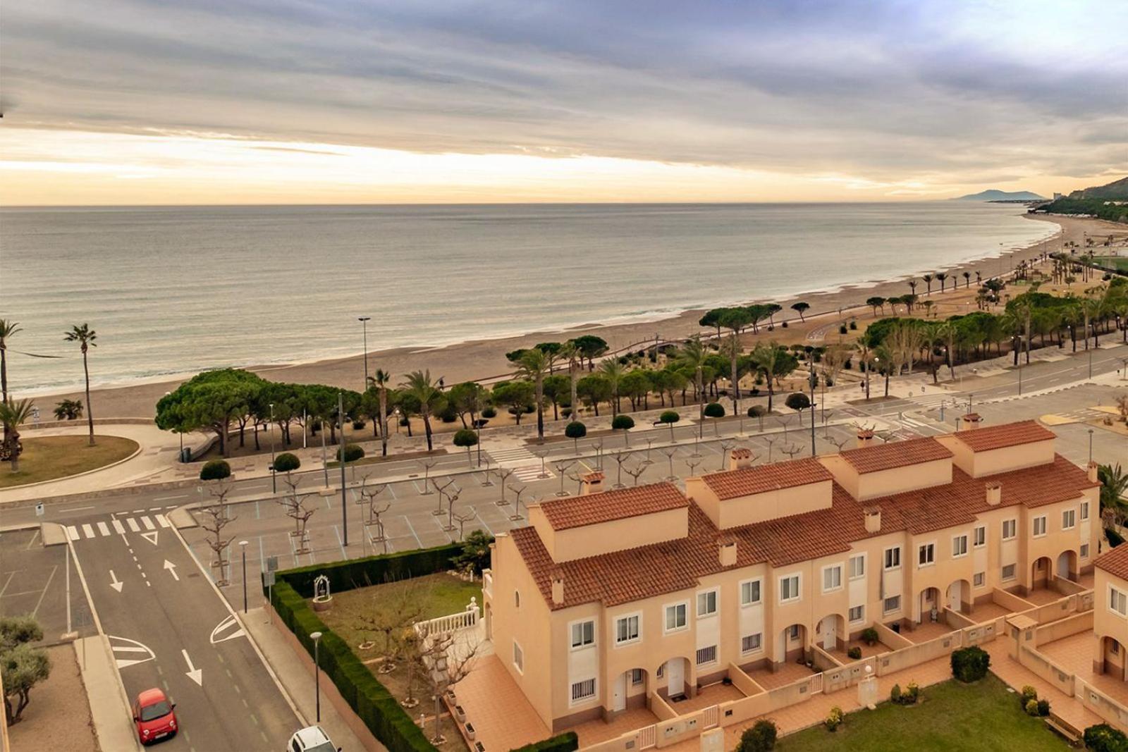 Apartamento Con Terraza, Vistas Playa Y Montana Hospitalet De L'Infant Kültér fotó