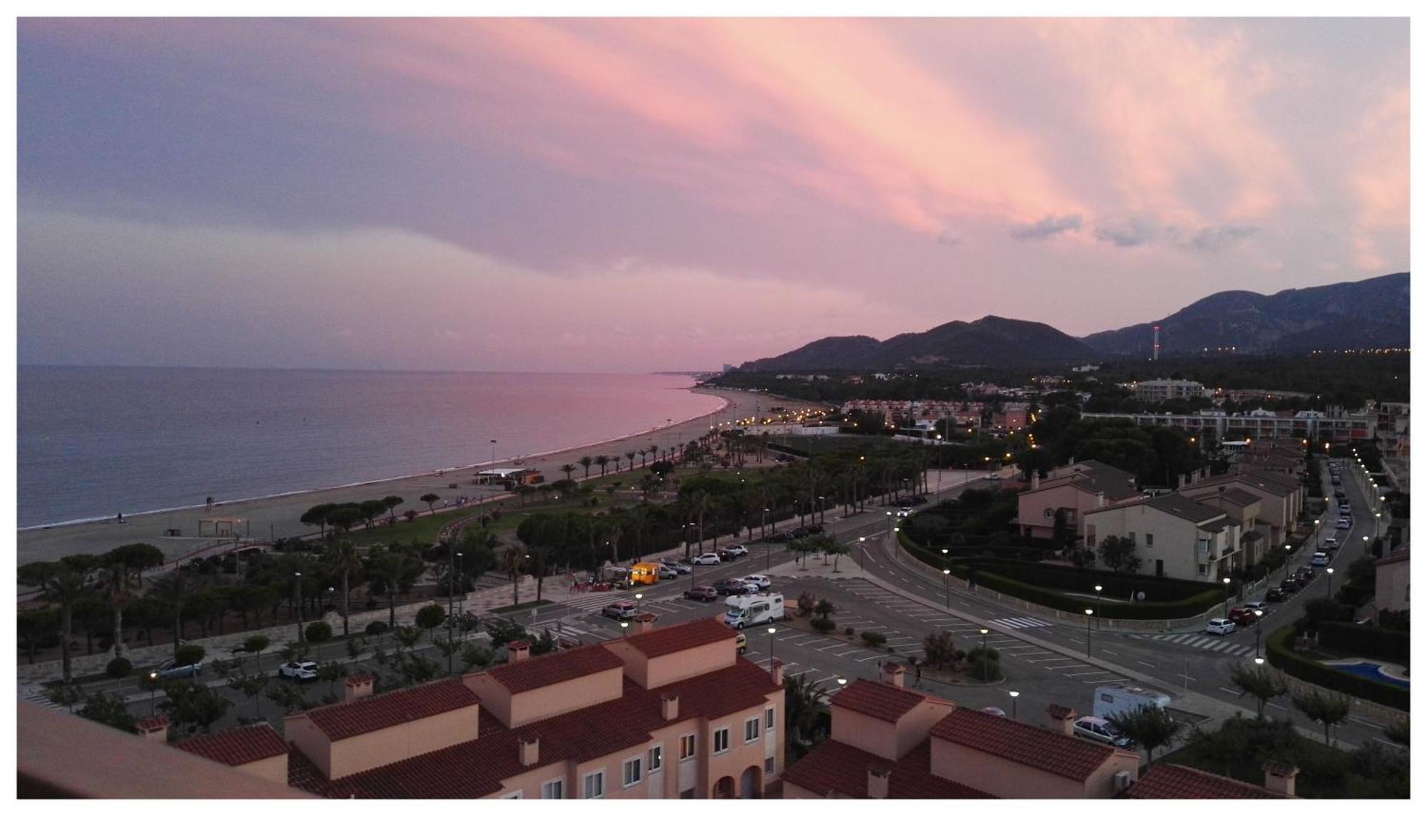 Apartamento Con Terraza, Vistas Playa Y Montana Hospitalet De L'Infant Kültér fotó