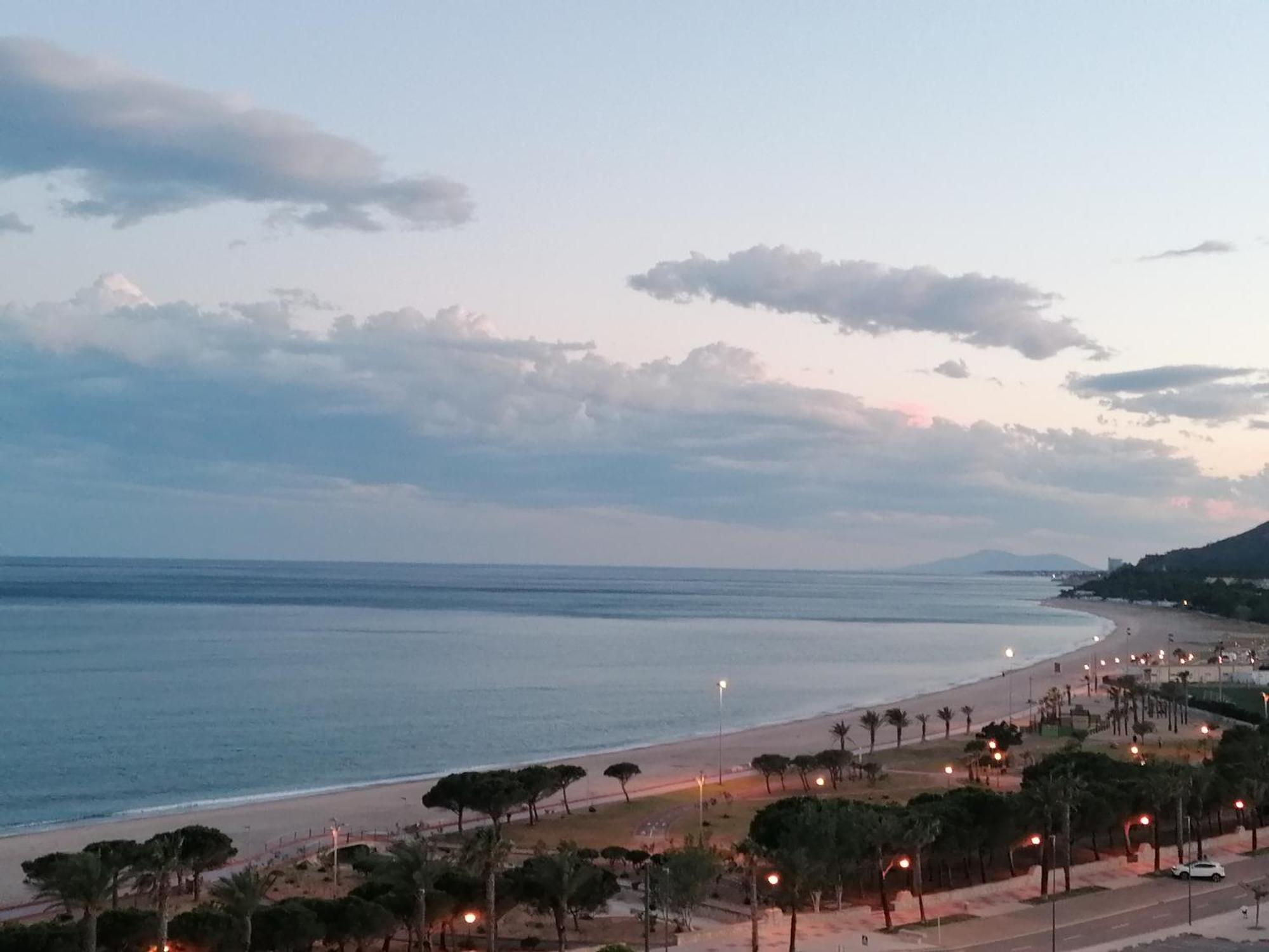 Apartamento Con Terraza, Vistas Playa Y Montana Hospitalet De L'Infant Kültér fotó