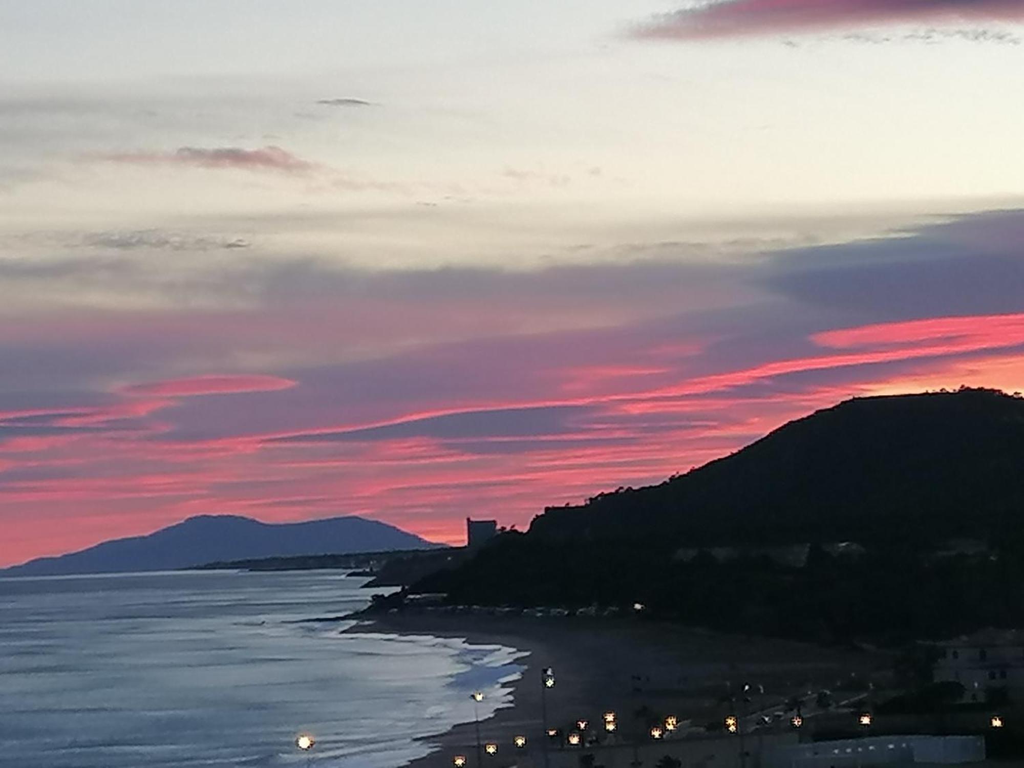 Apartamento Con Terraza, Vistas Playa Y Montana Hospitalet De L'Infant Kültér fotó