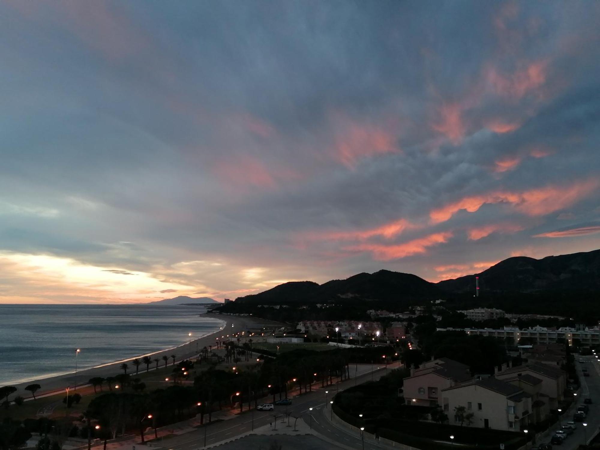 Apartamento Con Terraza, Vistas Playa Y Montana Hospitalet De L'Infant Kültér fotó