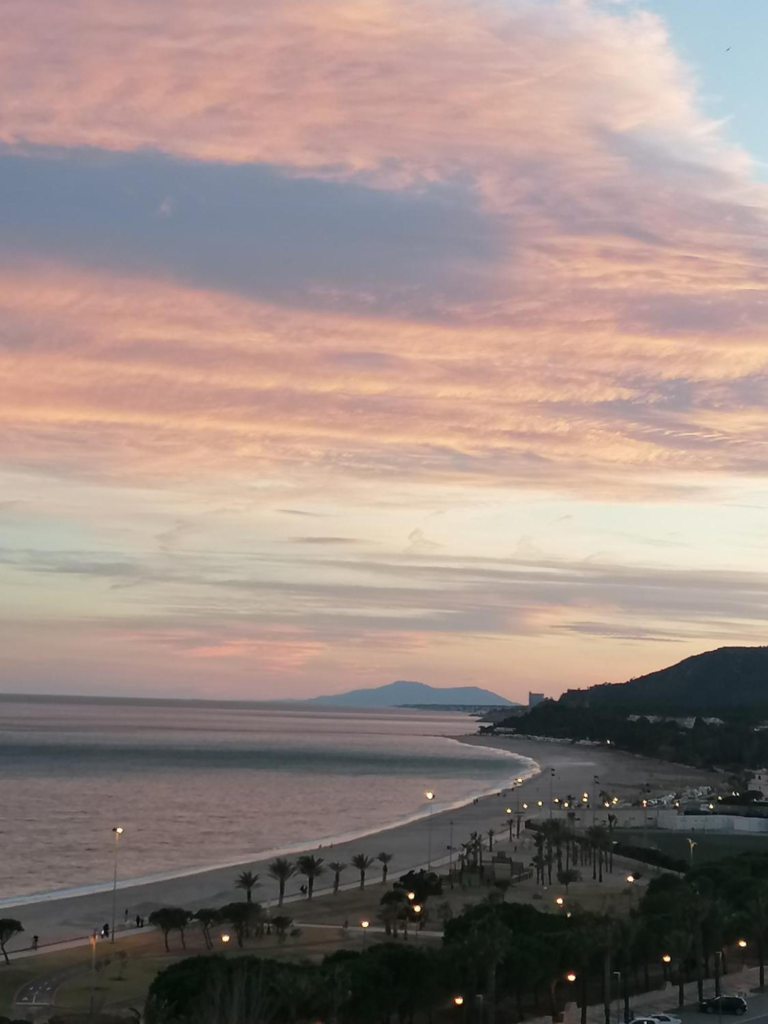 Apartamento Con Terraza, Vistas Playa Y Montana Hospitalet De L'Infant Kültér fotó