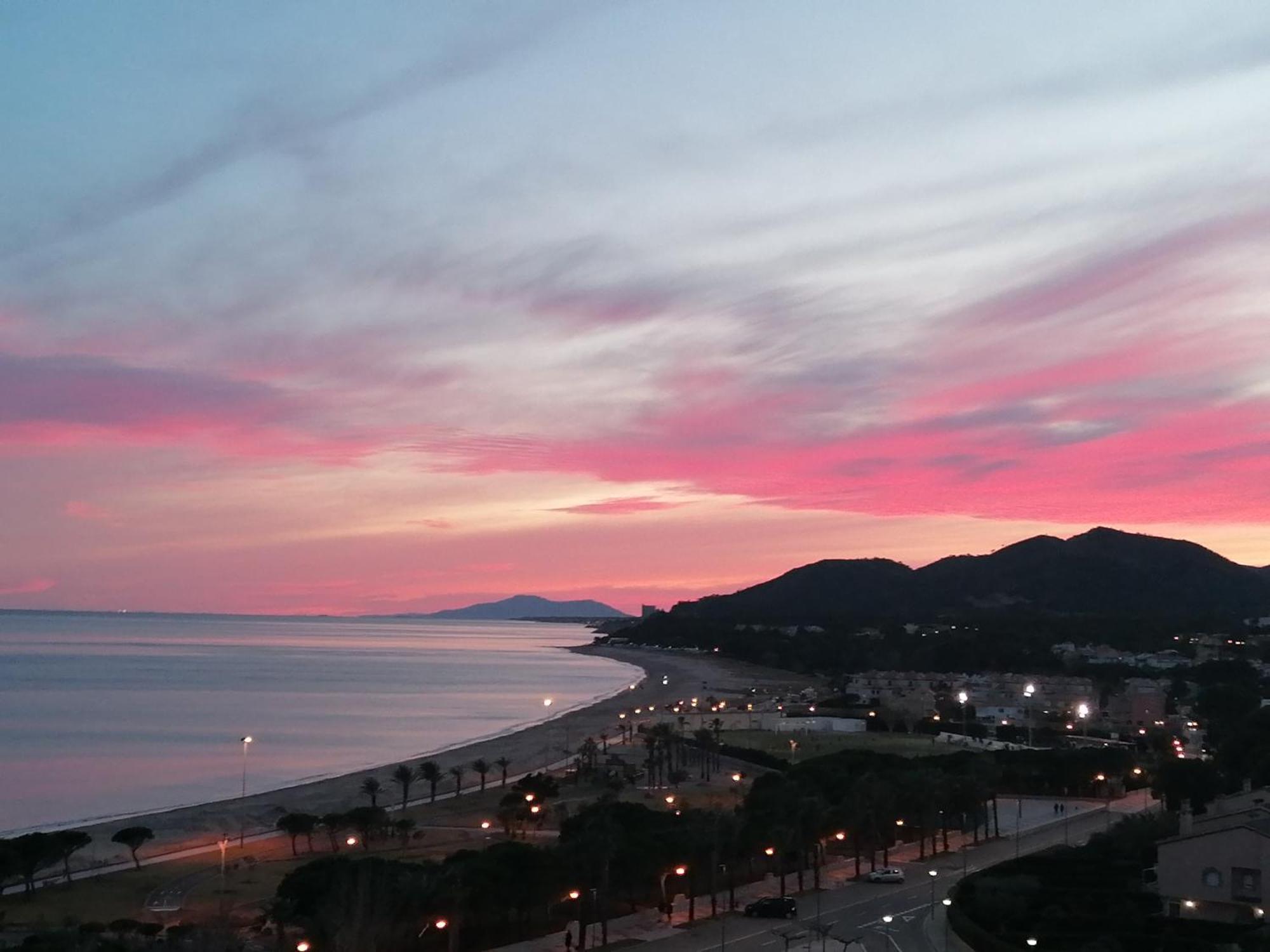 Apartamento Con Terraza, Vistas Playa Y Montana Hospitalet De L'Infant Kültér fotó