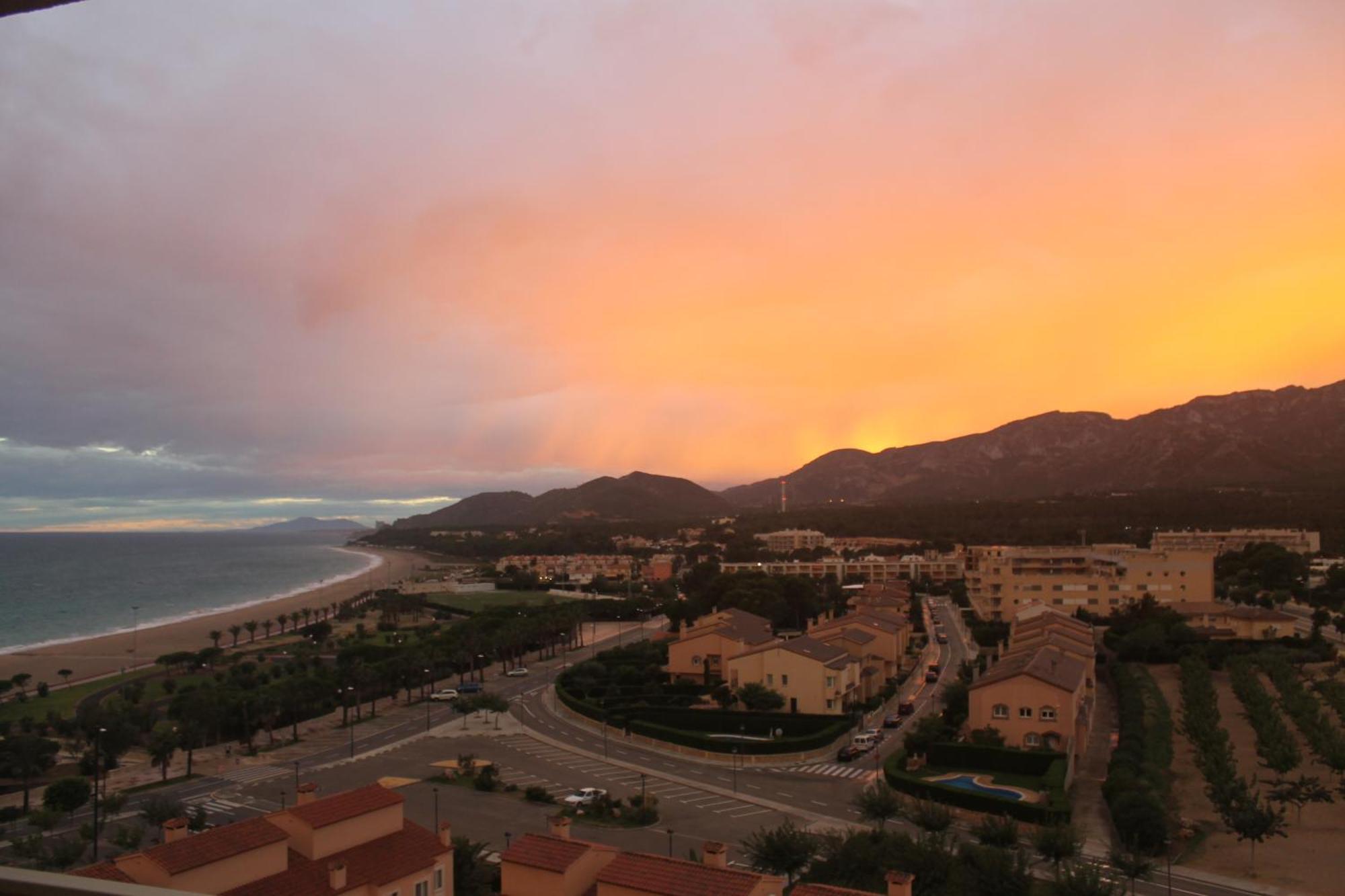 Apartamento Con Terraza, Vistas Playa Y Montana Hospitalet De L'Infant Kültér fotó