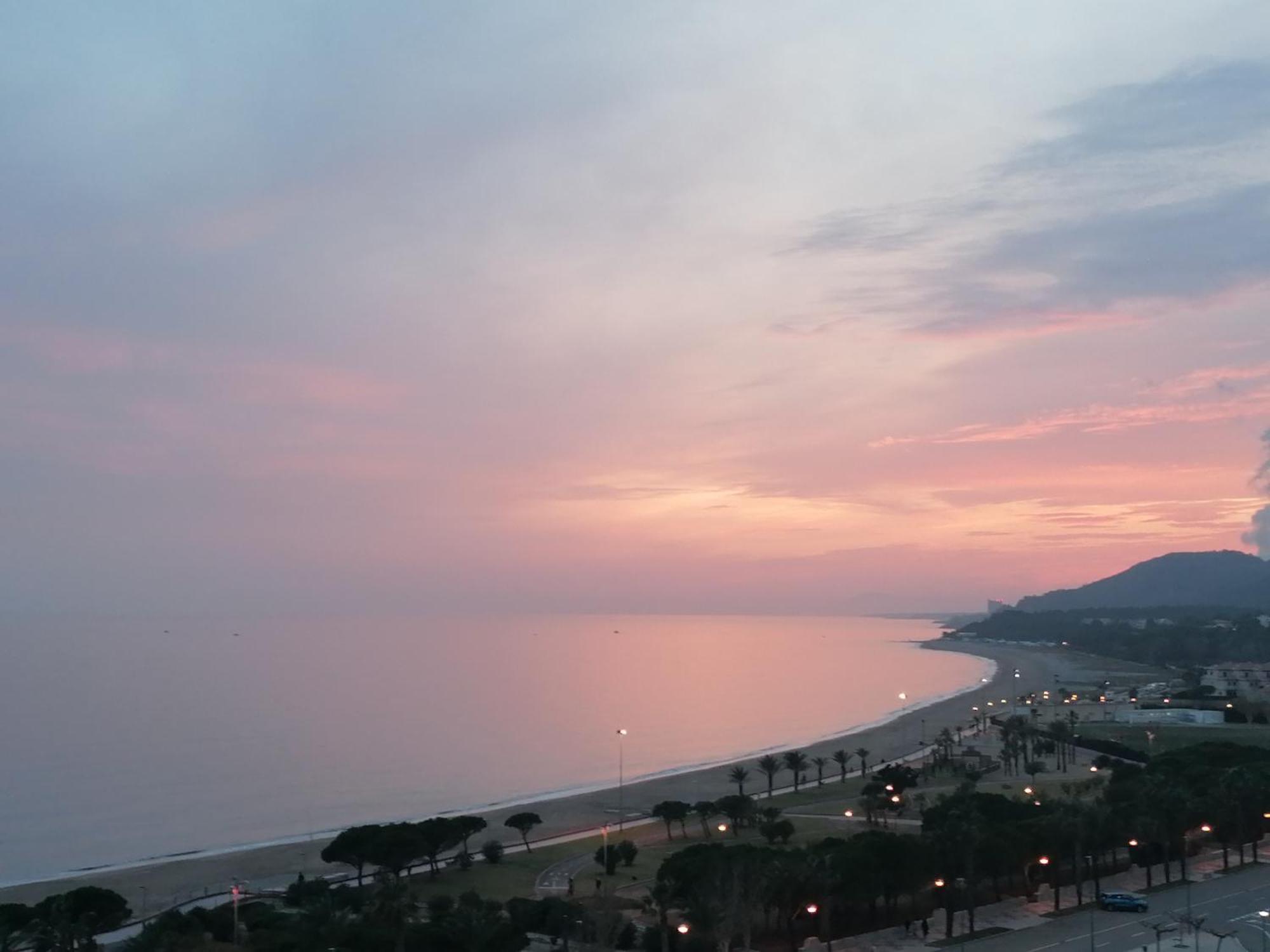 Apartamento Con Terraza, Vistas Playa Y Montana Hospitalet De L'Infant Kültér fotó