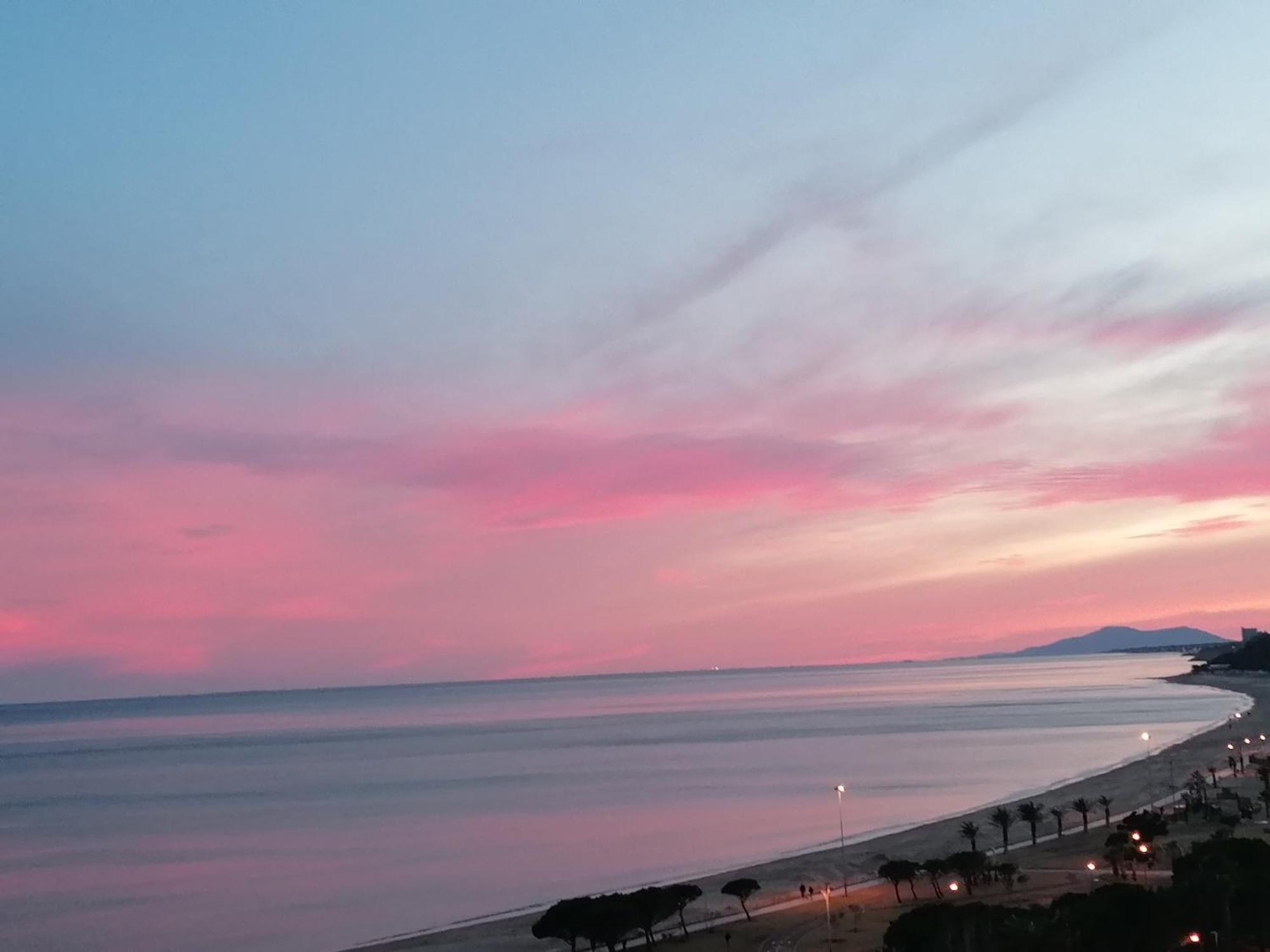 Apartamento Con Terraza, Vistas Playa Y Montana Hospitalet De L'Infant Kültér fotó