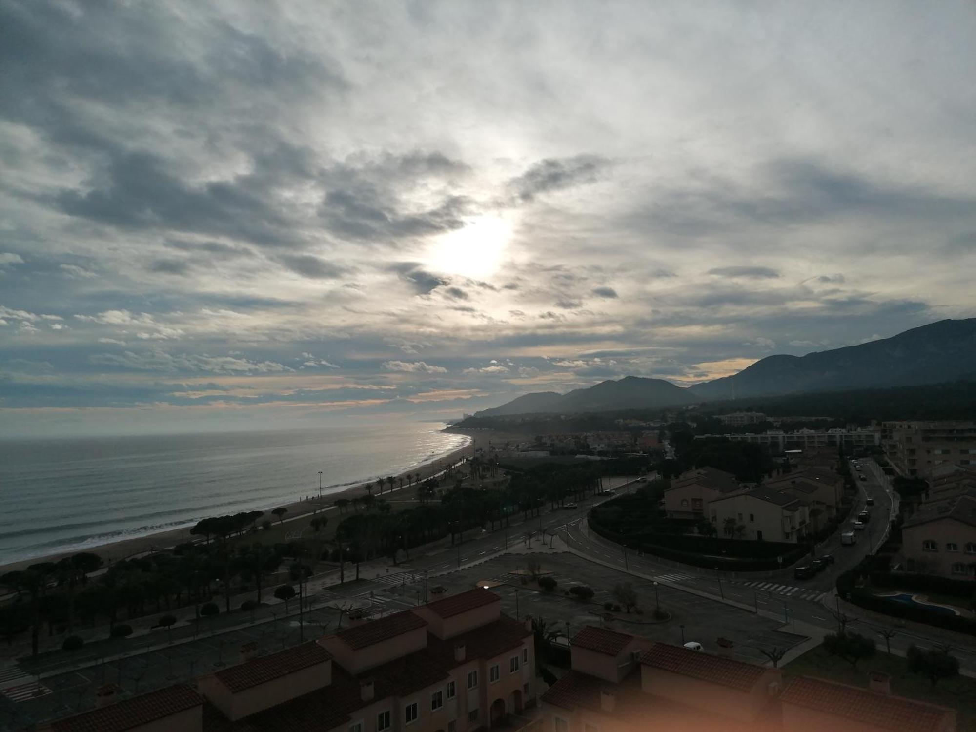 Apartamento Con Terraza, Vistas Playa Y Montana Hospitalet De L'Infant Kültér fotó