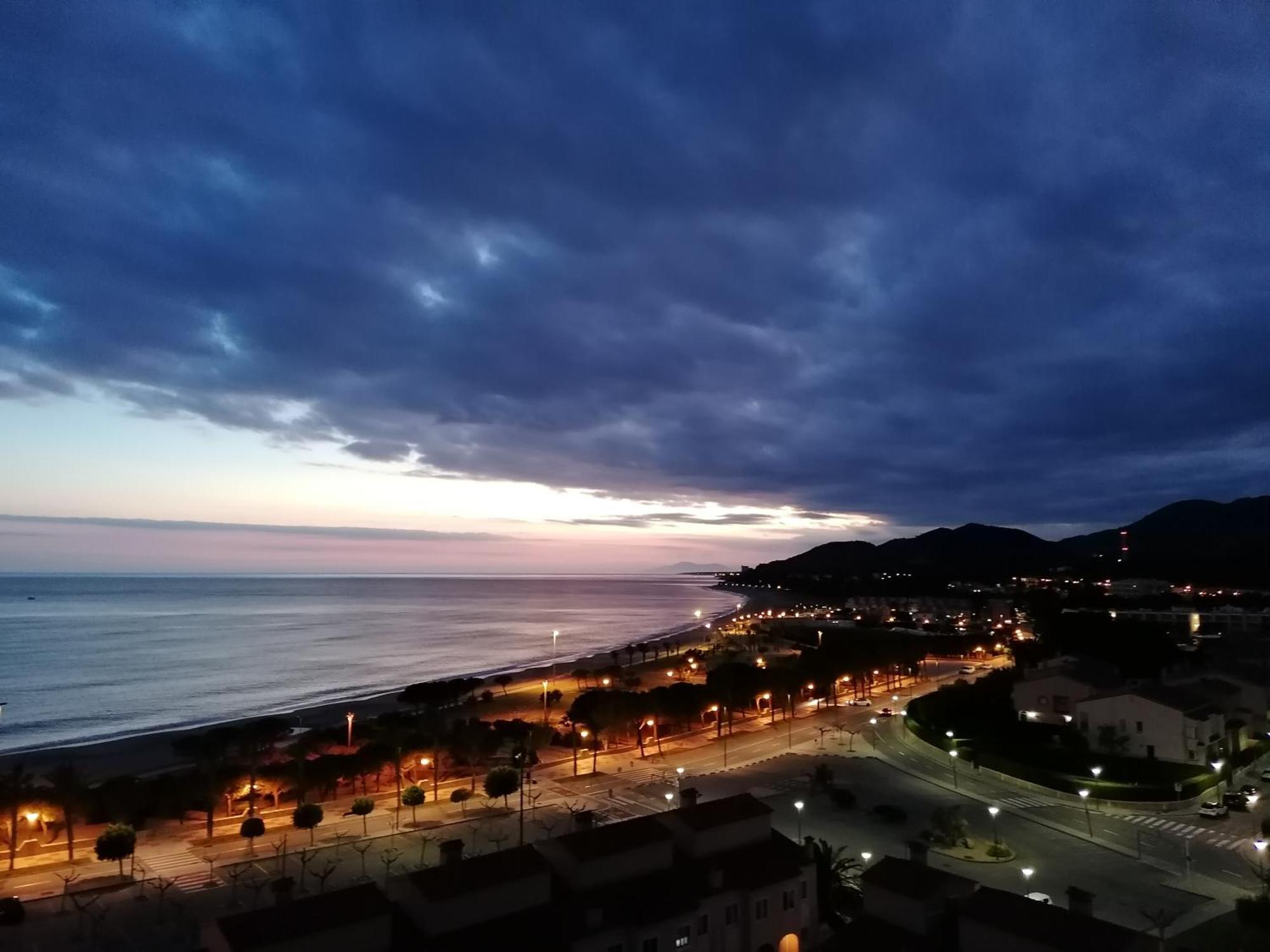 Apartamento Con Terraza, Vistas Playa Y Montana Hospitalet De L'Infant Kültér fotó