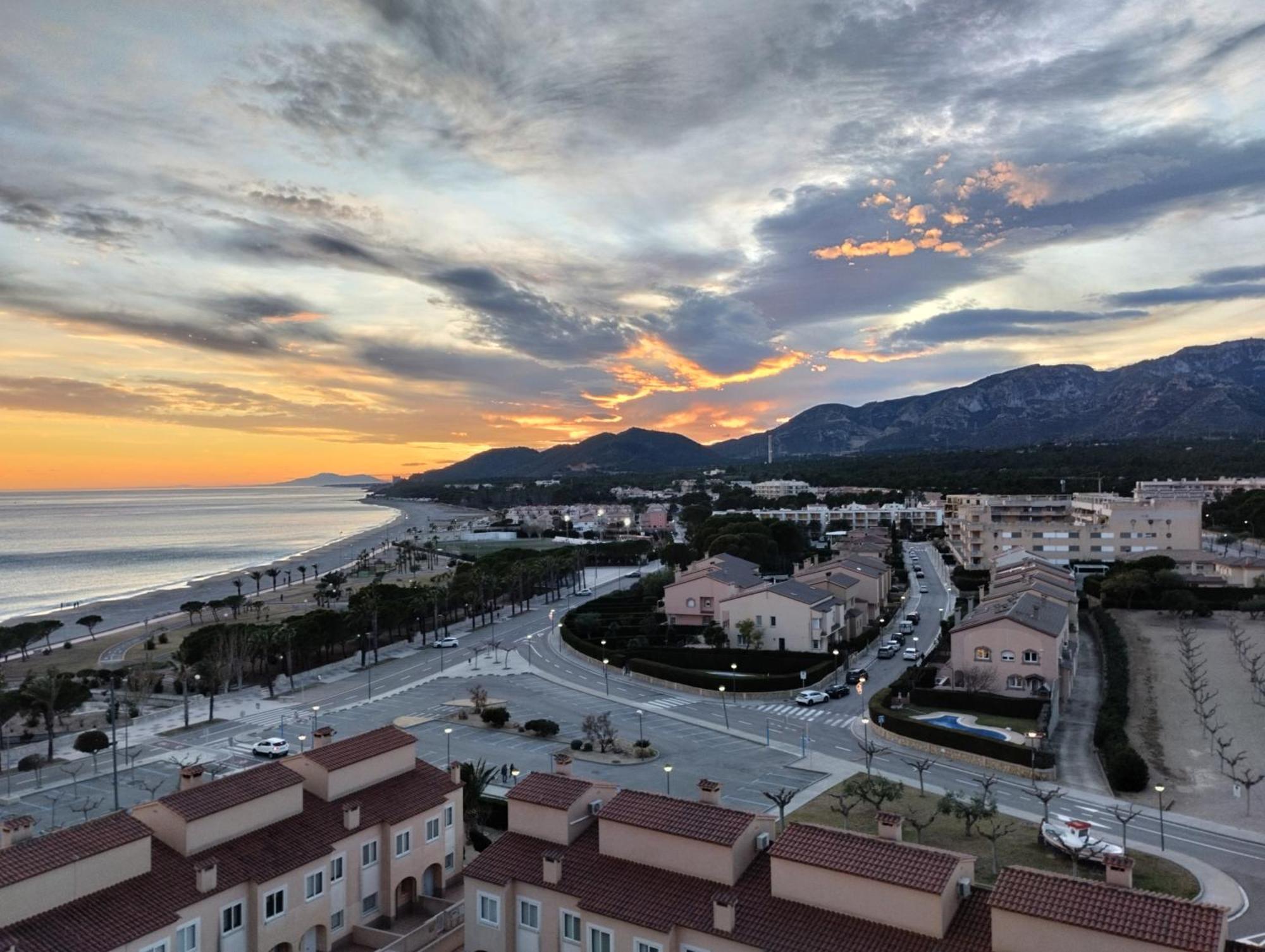 Apartamento Con Terraza, Vistas Playa Y Montana Hospitalet De L'Infant Kültér fotó