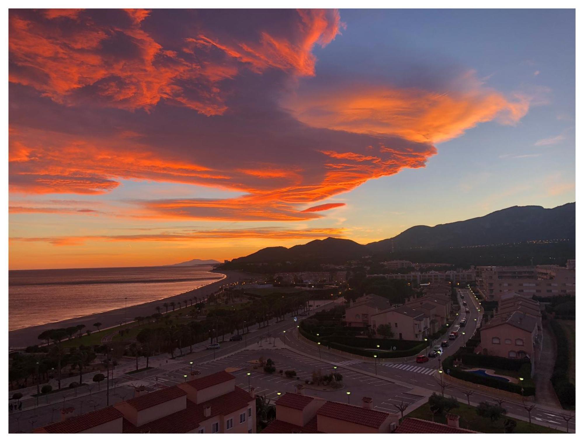 Apartamento Con Terraza, Vistas Playa Y Montana Hospitalet De L'Infant Kültér fotó