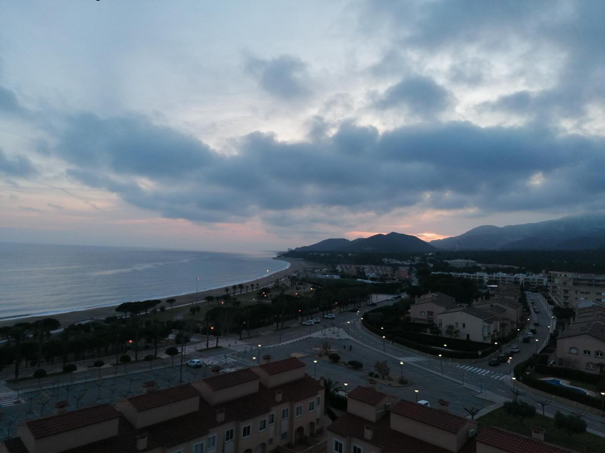 Apartamento Con Terraza, Vistas Playa Y Montana Hospitalet De L'Infant Kültér fotó